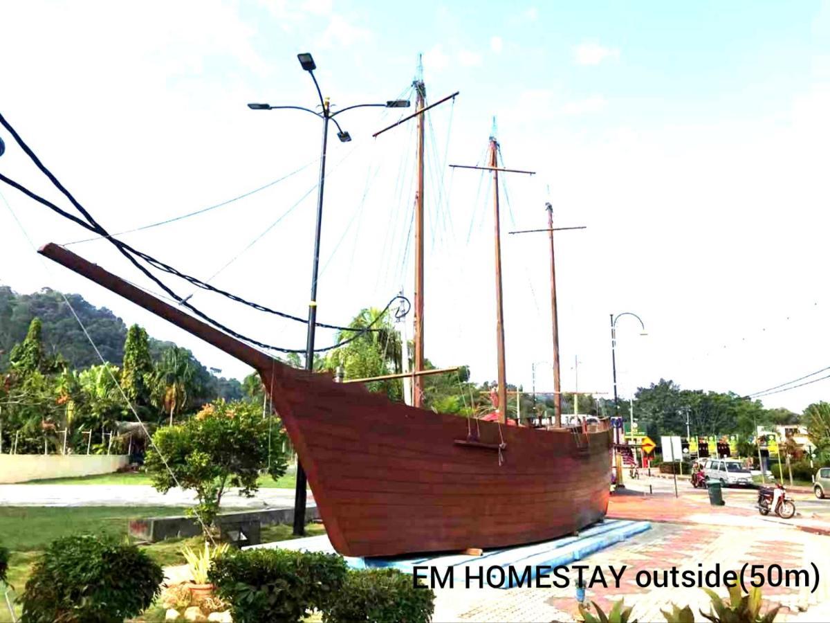 Em Homestay Pekan Pangkor ภายนอก รูปภาพ