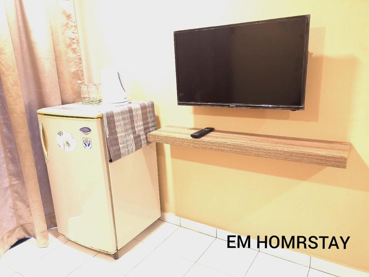 Em Homestay Pekan Pangkor ภายนอก รูปภาพ